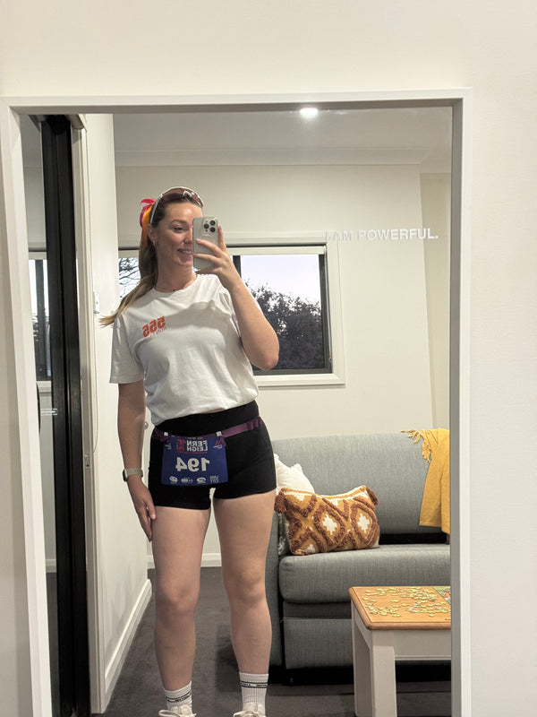 Ashleigh Jayne wearing a TEMPO running belt on a morning run