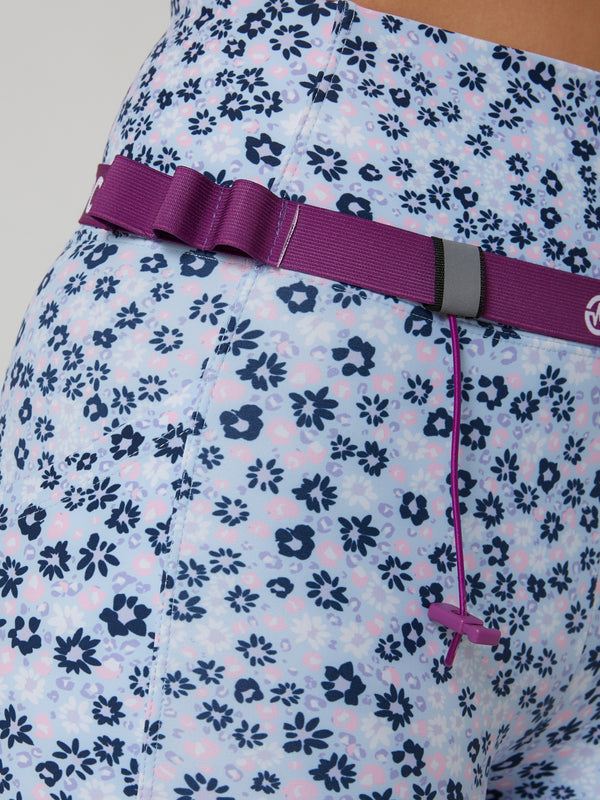 A runner wearing a TEMPO running belt